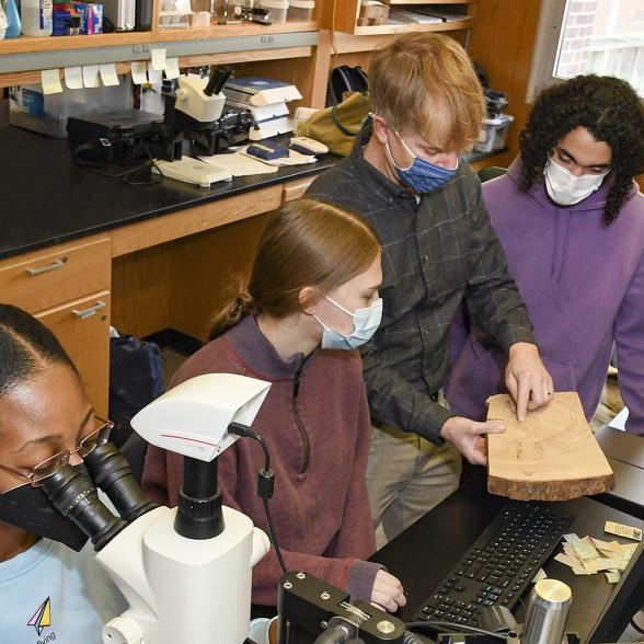 Professor Daniel Druckenbrod in the lab with students